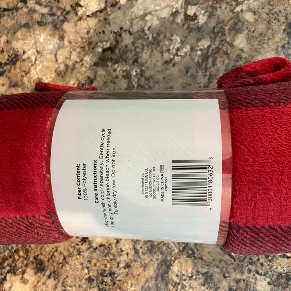 Comfort Bay Red and Black Plaid Soft Throw Blanket - Picture 4 of 5